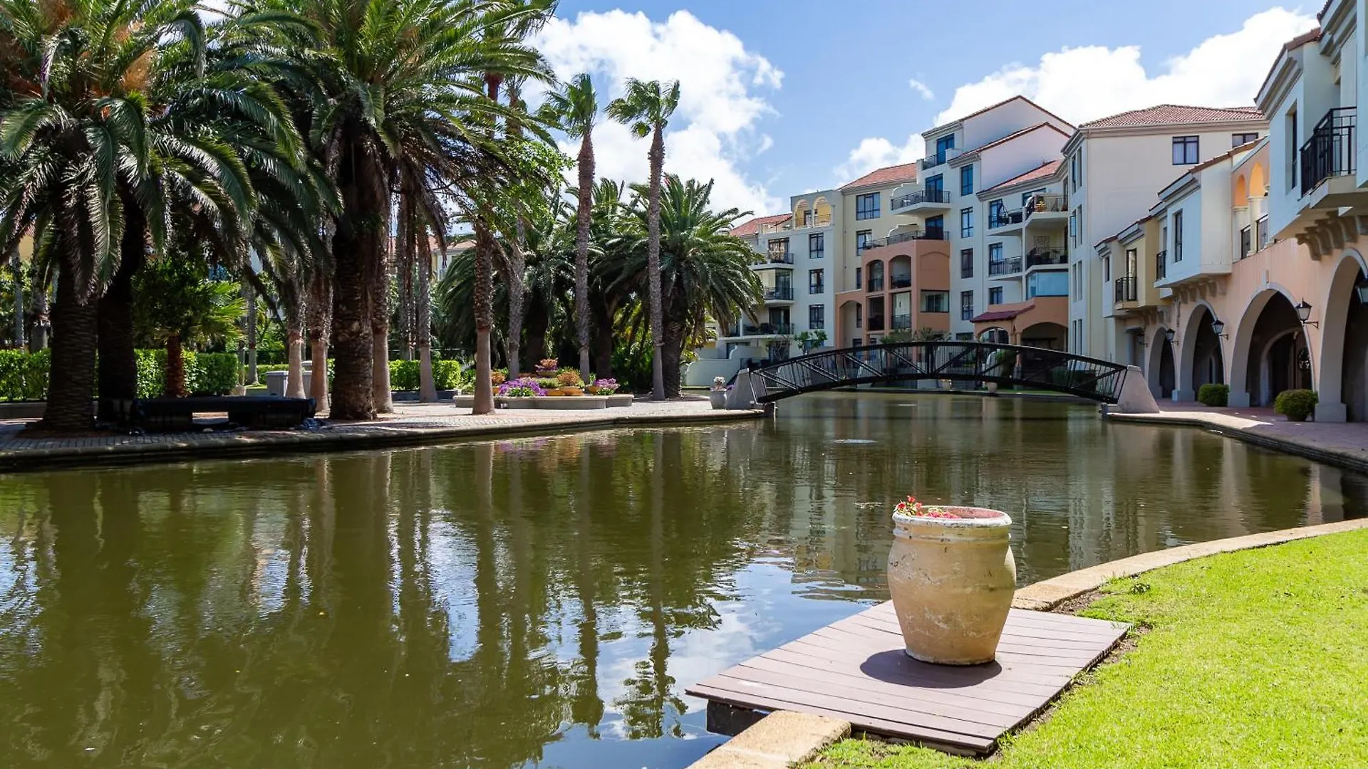 Canal Front Apartment Cape Town