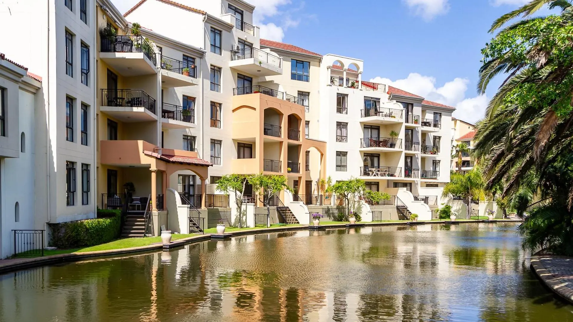 Canal Front Apartment Cape Town