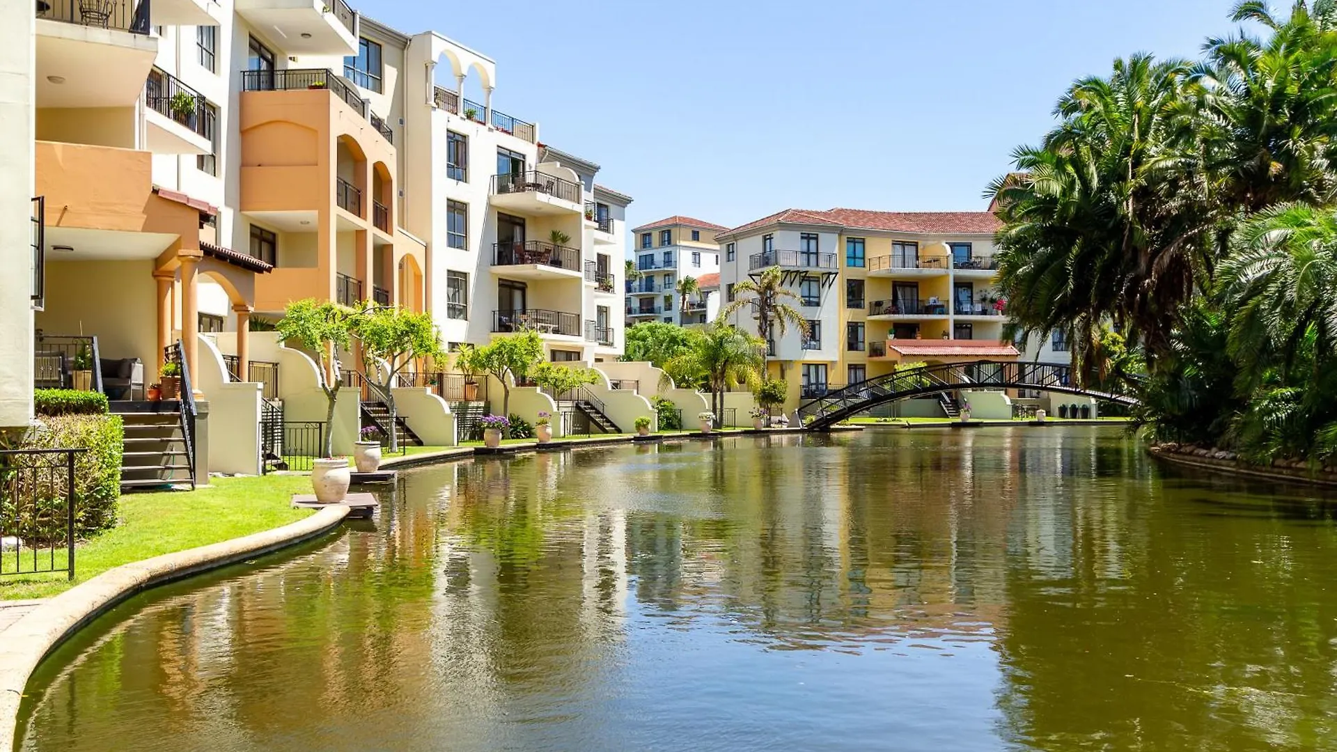 Canal Front Apartment Cape Town
