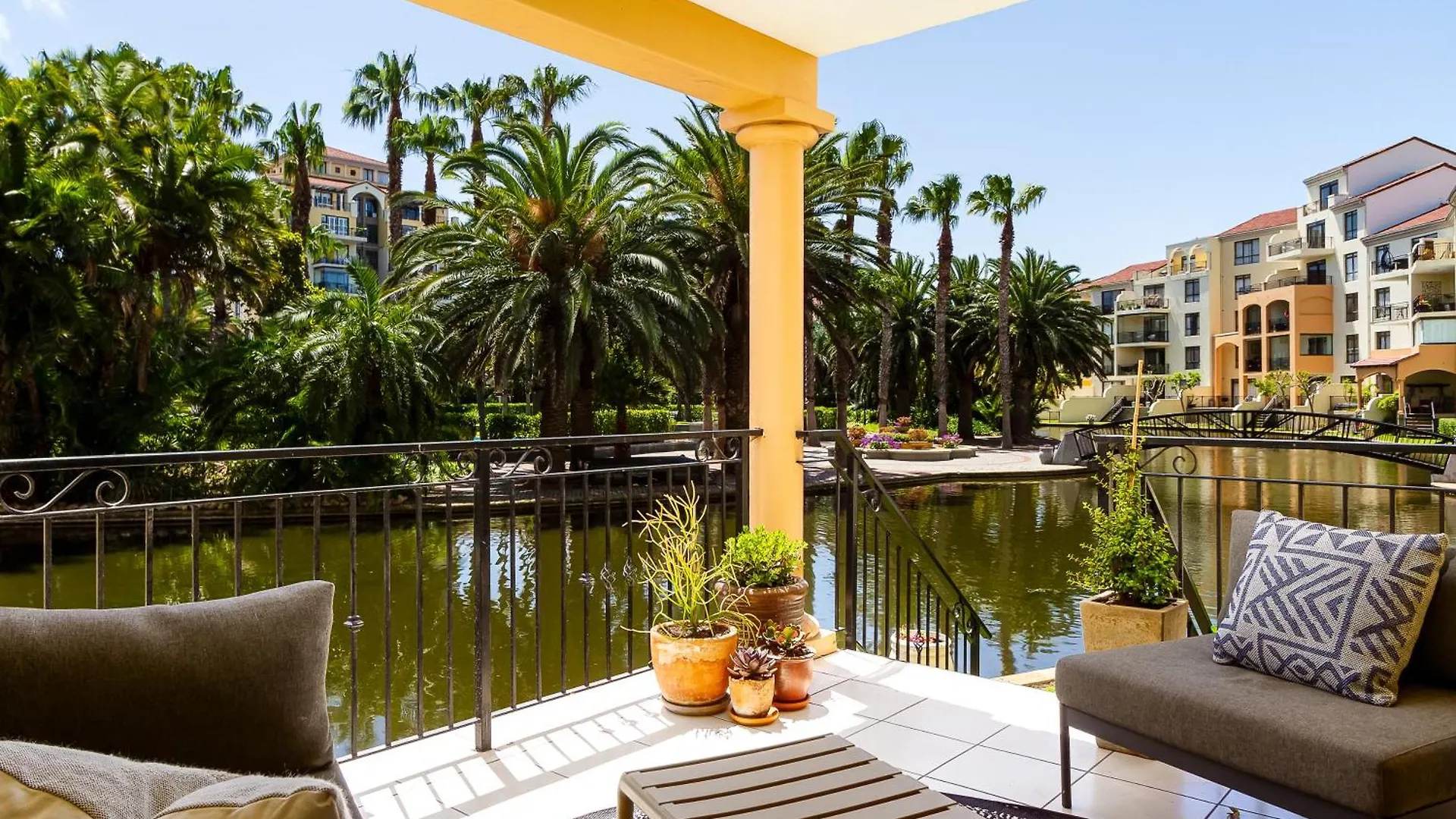 Canal Front Apartment Cape Town location